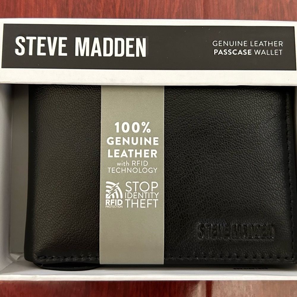 Steve Madden Black RFID Passcase Leather Wallet